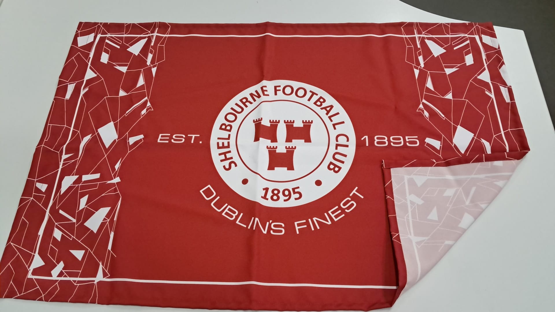 Shelbourne FC "Dublin's Finest" Flag - 90 x 150 cm